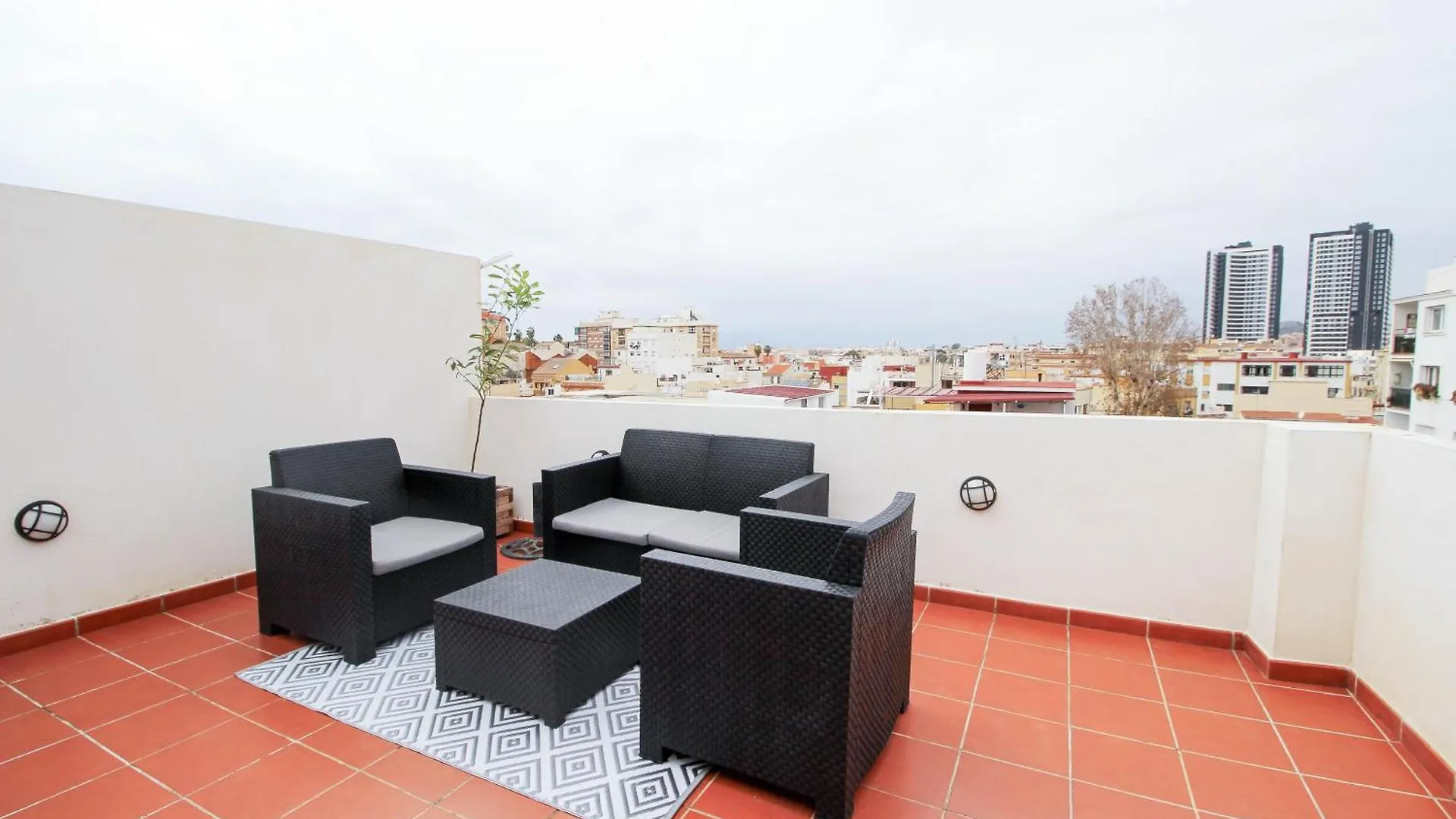 Barcelo 30, Terrace, Center, Garage On Request, Quite Neighborhood, Ba Apartment Malaga