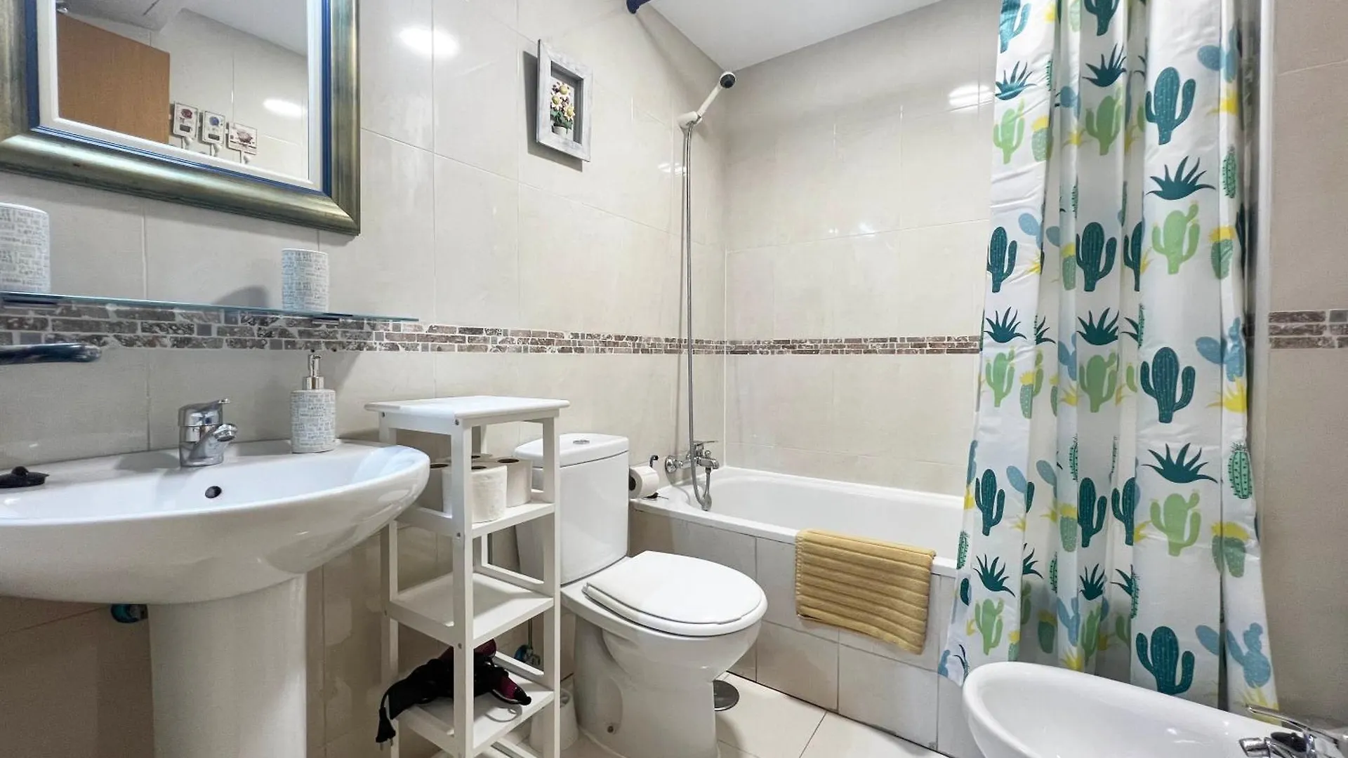 Barcelo 30, Terrace, Center, Garage On Request, Quite Neighborhood, Ba Apartment Malaga Spain