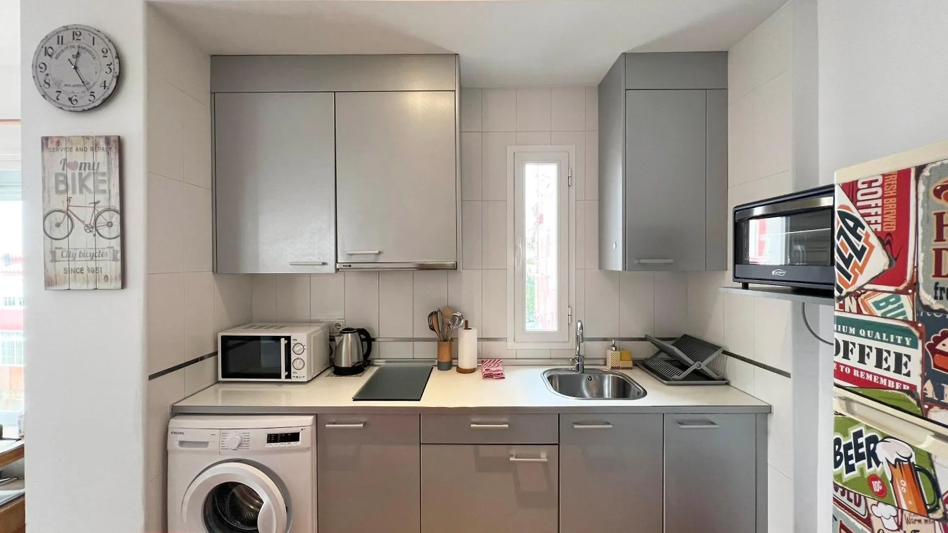 Barcelo 30, Terrace, Center, Garage On Request, Quite Neighborhood, Ba Apartment Malaga
