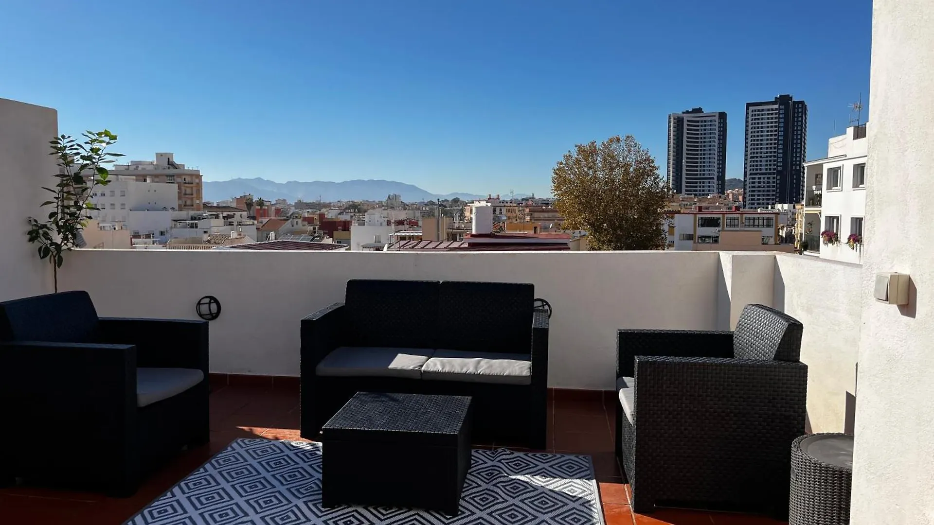 Barcelo 30, Terrace, Center, Garage On Request, Quite Neighborhood, Ba Apartment Malaga
