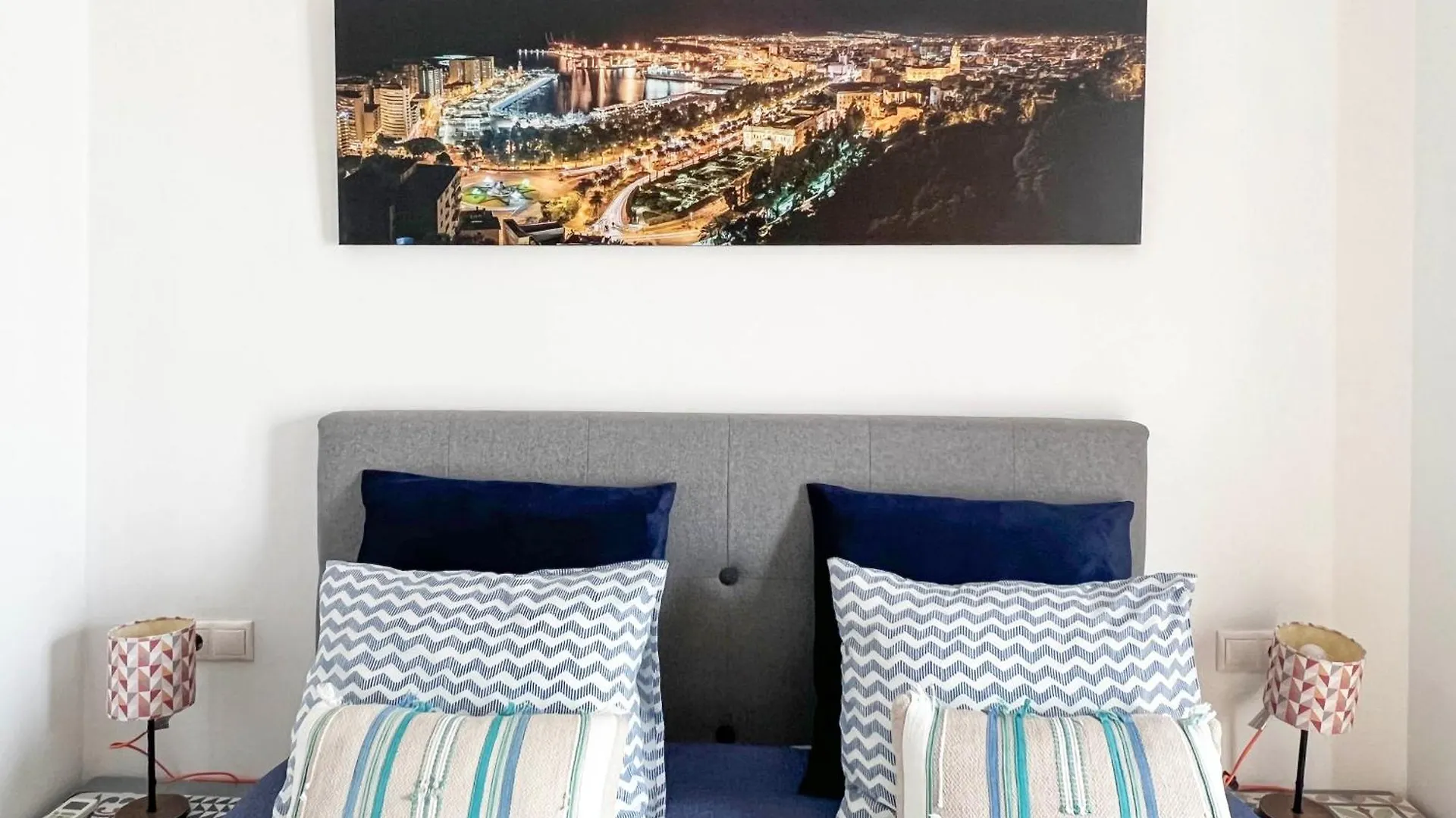 Barcelo 30, Terrace, Center, Garage On Request, Quite Neighborhood, Ba Apartment Malaga